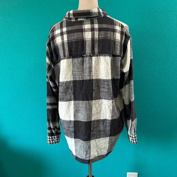 American Eagle Gray & White Plaid Flannel Button-Down Shirt Womens Size S - Picture 2 of 3